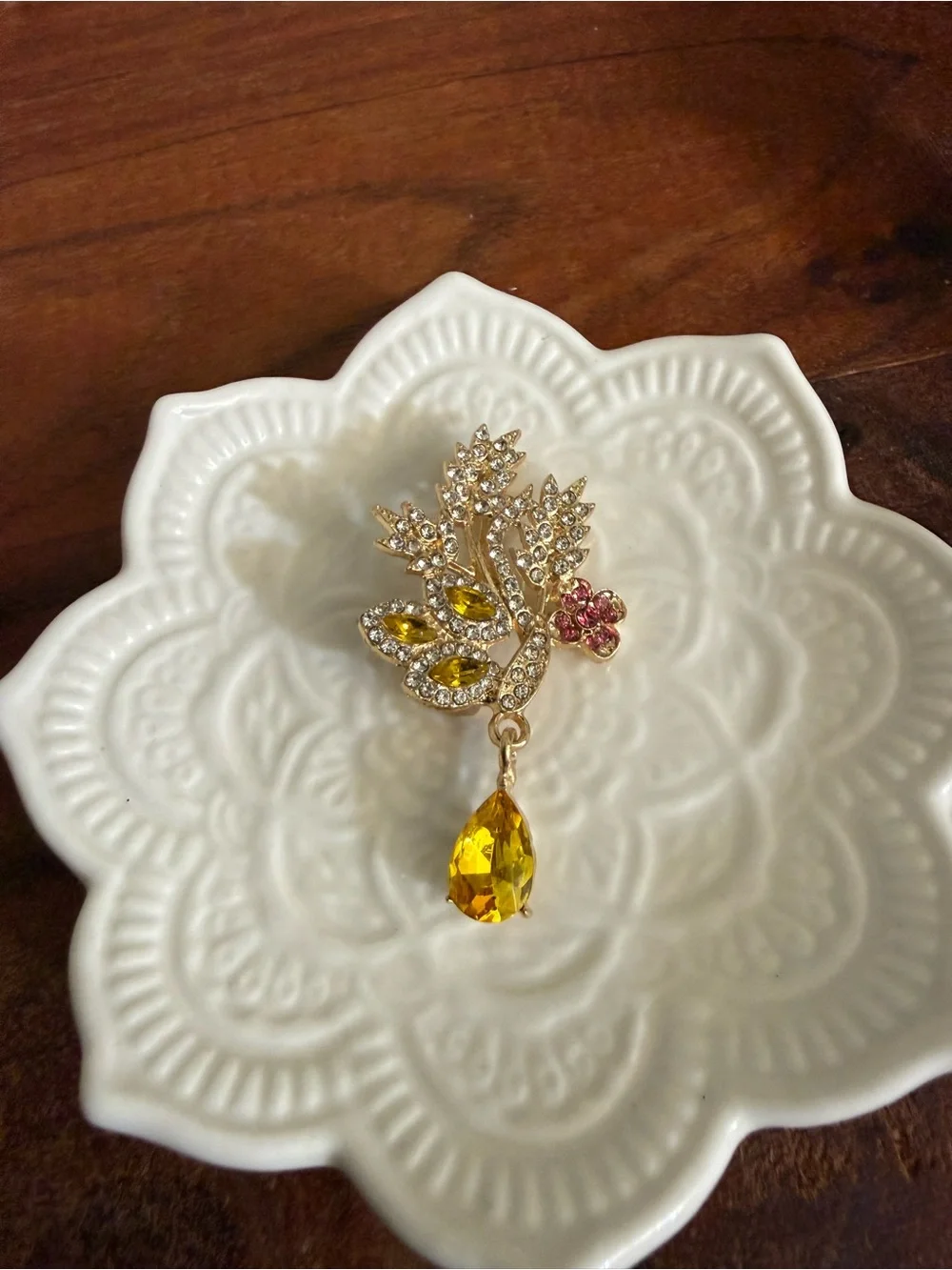 New gold-toned alloy wheat leaf brooch  a pear-cut yellow rhinestone drop
